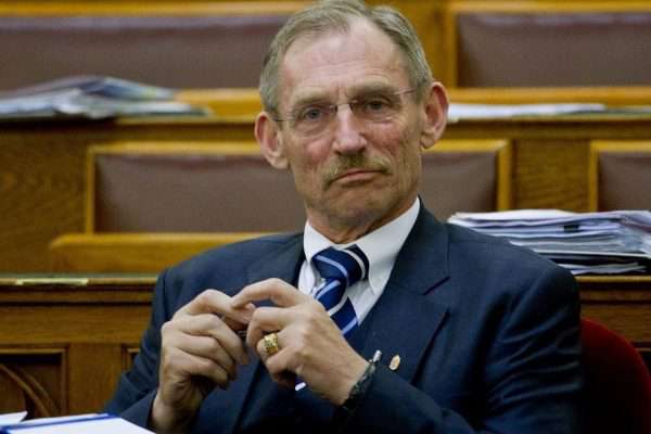 Pintér Sándor adócsalásból lett milliárdos!