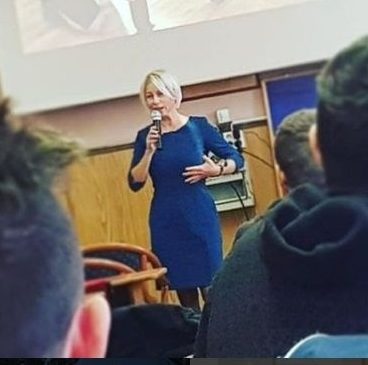 Méhnyakrák és Fidesz-kampány? Brávó Csöbör Katalin!