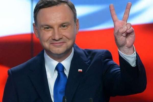 A történelemátírás nem magyar specifikum