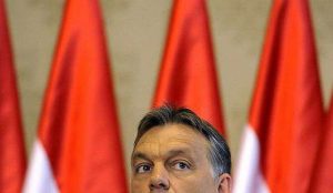 Orbán Viktor besz@rt kétezer embertől!