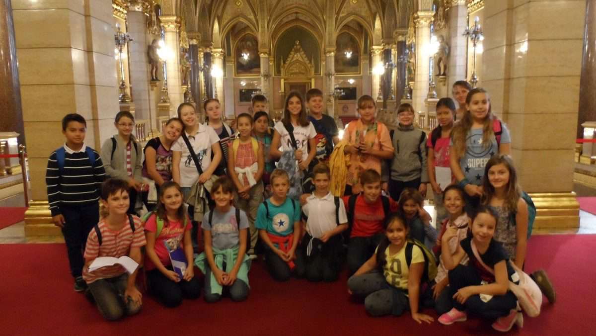 A vajdasági magyar általános iskolások ezentúl nem kirándulhatnak majd Magyarországra
