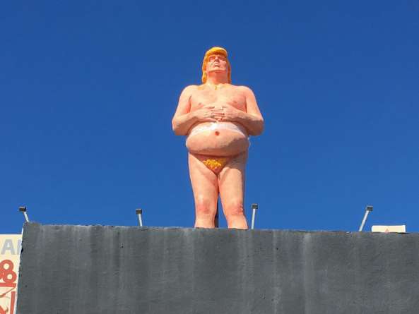 Trump szobor
