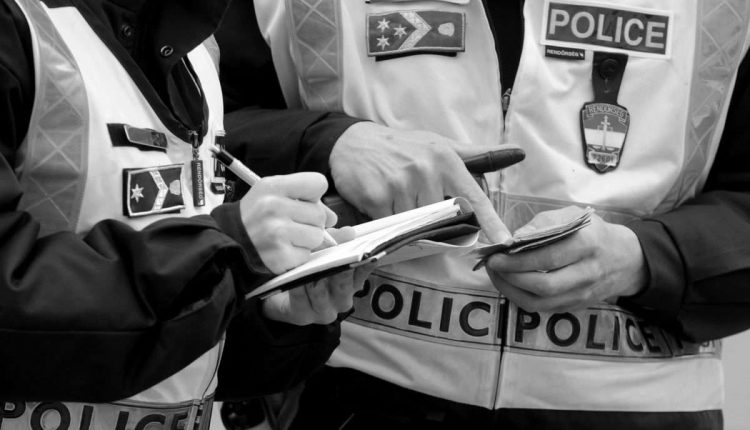 Parancs, vagy rendőri buzgóság? - videó a tüntetők igazoltatásáról