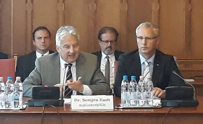 Semjén: lakossági igény esetén az egyházak további intézményeket is átvesznek