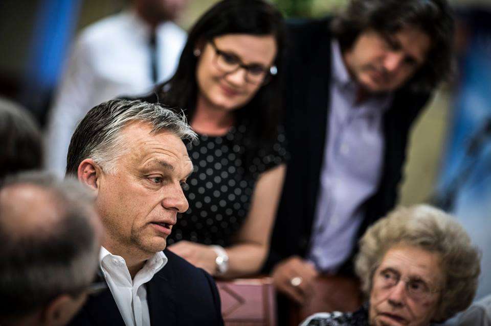 Orbán beveszi Budapestet - válogatott idősek ámultak szavain