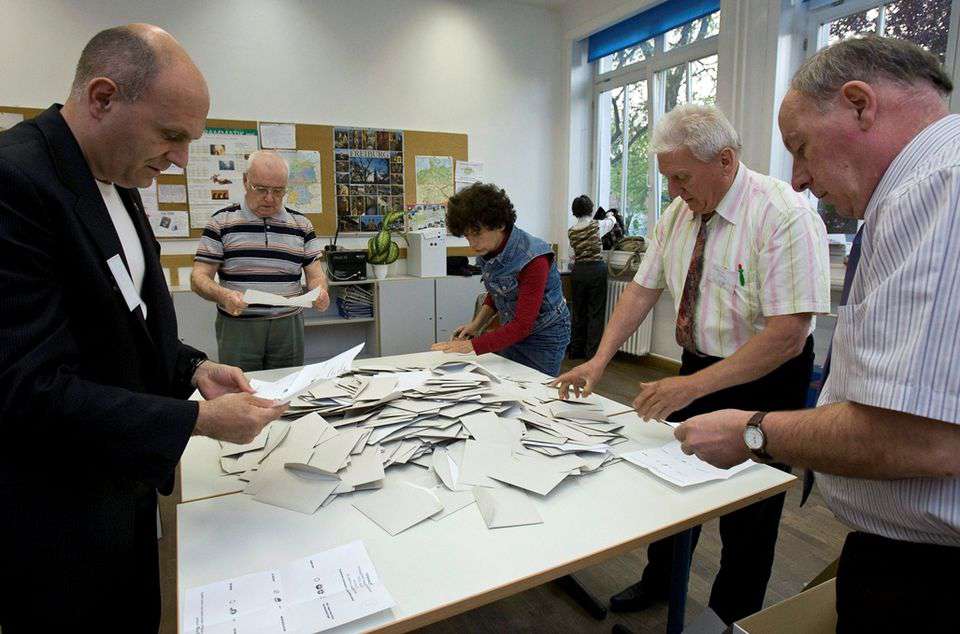 Több szavazókörben újraszámoltatja a szavazatokat a Kúria