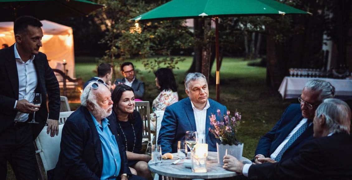Repes a szív, ahogy együtt poharazgat Orbán, Novák, Rogán, Vajna Bajorországban