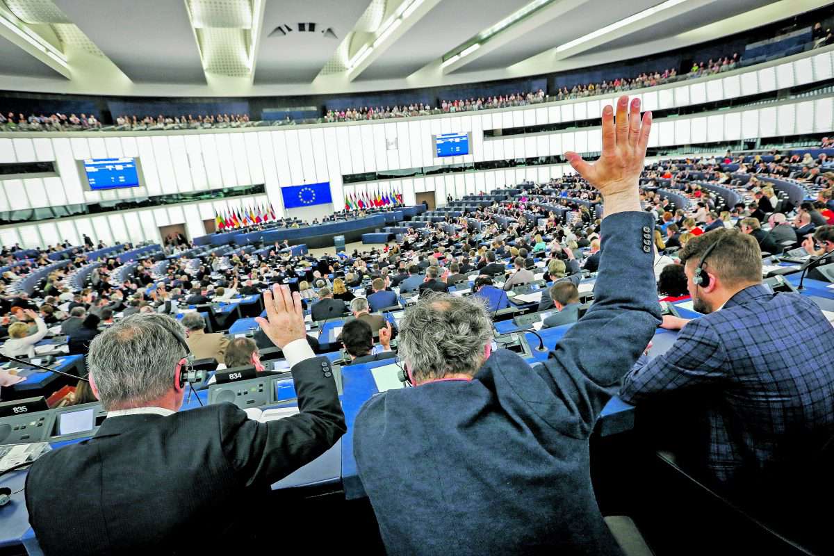 Döntöttek az EP jogászai: nem jött be a Fidesz szavazási vezércsele