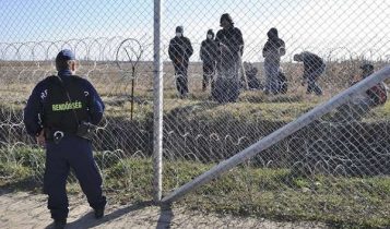 menekült és rendőr a kerítésnél