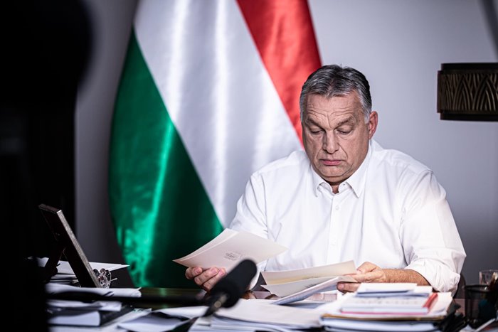 Orbán: kedd éjféltől bevezetjük a rendkívüli jogrendet: kijárási korlátozás, ingyenes parkolás, szórakozóhely-bezárás
