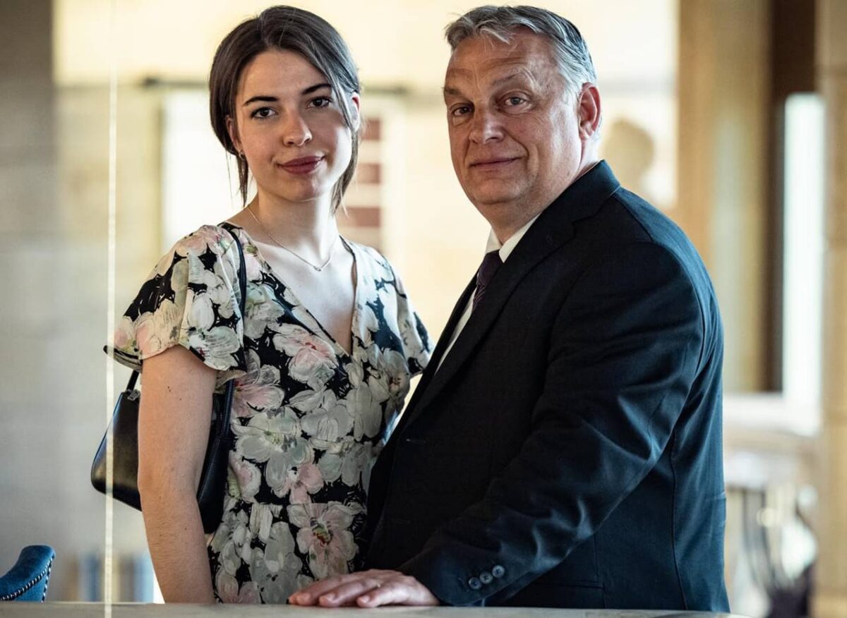 Orbán Viktor és lánya egy Vidnyánszky rendezte Wass Albert darab közönségeként emlékeztek Trianonra