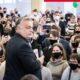 Egyen-fideszmaszkban csápoltak Orbán "télzáró csapatösszetartásán" Józsefvárosban