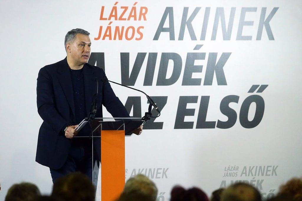 Lázár János karjára vette fonott kosarát és bevásárolt - A cucc: pár budapesti lakás
