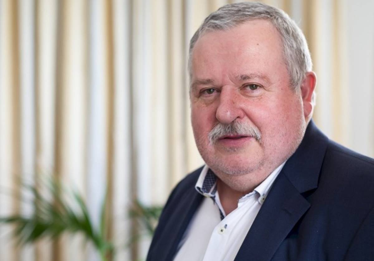Hadházy: lemondott posztjáról Magyarország szczecini tiszteletbeli konzulja "az Orbán-kormány orosz-ukrán háború ügyében védhetetlen álláspontja" miatt
