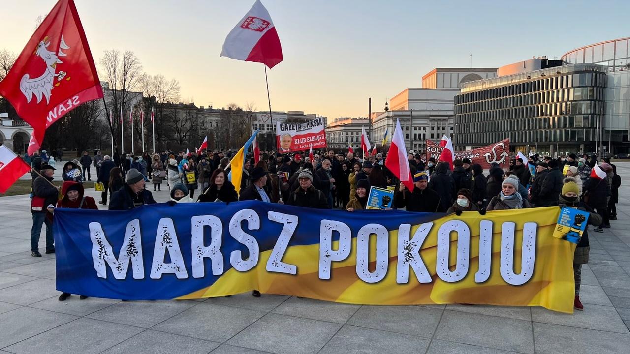 Mi lesz veled, békemenet? A lengyelek otthon "menetelnek", a vonatbérlés árát inkább az ukrán menekülteknek ajánlották fel!