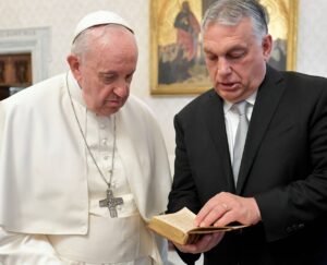 Ferenc pápa Orbán Viktortól tudta meg, mikor ér véget a háború! És Orbán honnan ilyen jólértesült?