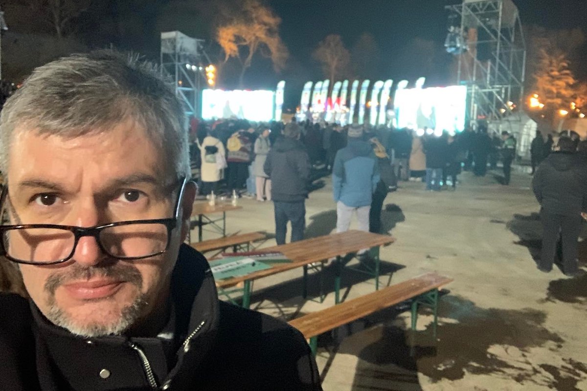 Hadházy: választási csalás 6 képben - Történt mindez a szemünk láttára. Nem egyszer, nem kétszer, hanem nap mint nap....
