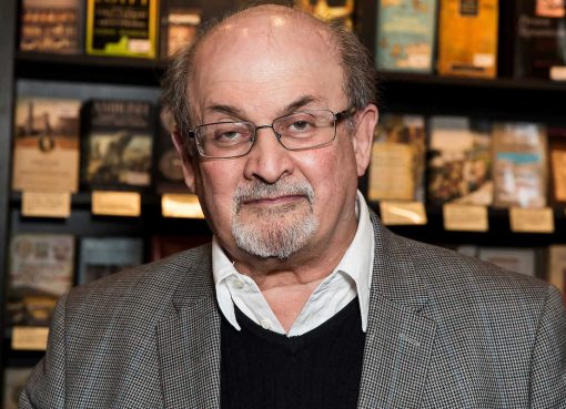 Salman Rushdie-t megtámadták New York-ban!