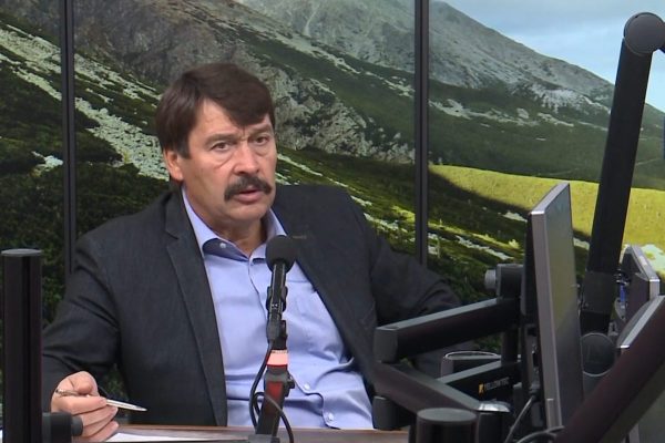 Van arca hozzá: Áder János volt köztársasági elnök Kék bolygó alapítványa, mint pénz-szivattyú
