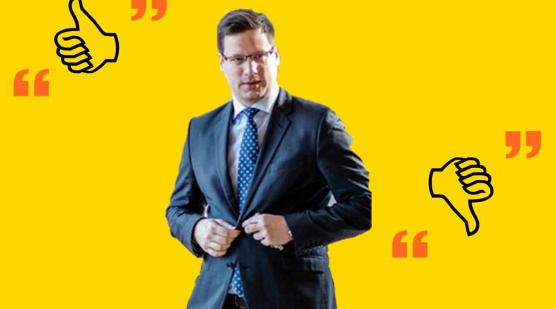 Gulyás Gergely fel- illetve lefelé tartott hüvelykujja - Ne feledje alkalom adtán megköszönni neki(k) a lakóhelyének adott, vagy nem adott rezsitámogatást