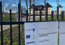 Kacsalábon forgó „falusi szálláshely” az ott "takarító" fideszes polgival, amire 50 millió forint(!) EU-s támogatás folyt el - Hadházy újabb "találmánya"
