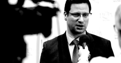 Gulyás Gergely sajnál, megért és közöl