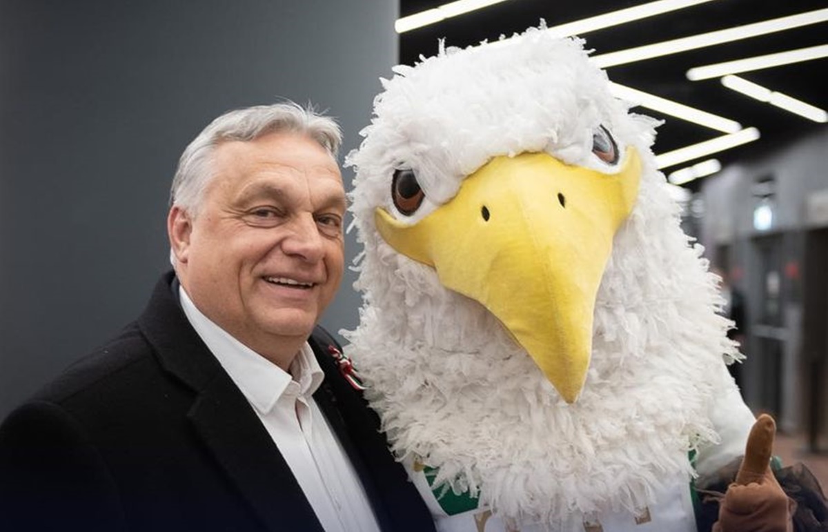 Sasok egymás közt: Orbán, a csőrmester: maga honnan néz? - A miniszterelnök a Puskásban, amikor még hitt a győzelemben.....