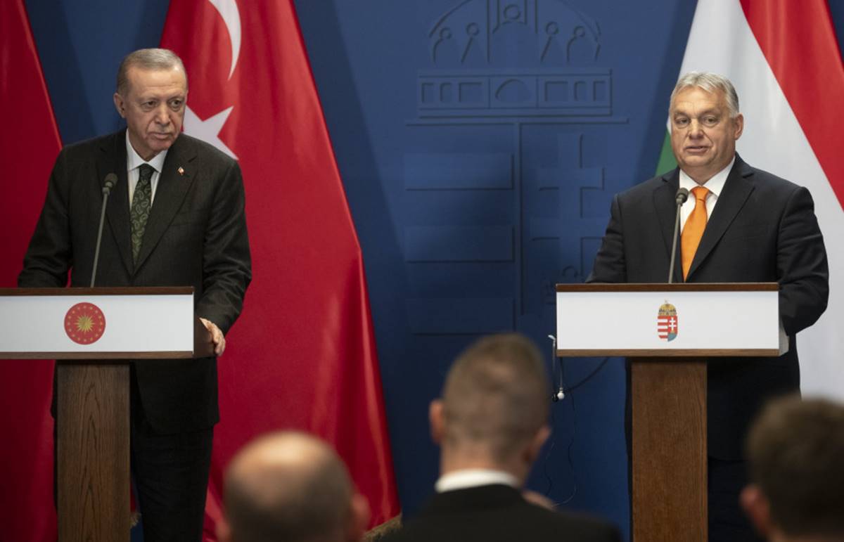 Tudja, mi a magyarnak a török? Legjobb barát, tesó, Orbán szavaival élve: ...“nem tudom, van-e még feljebb”...