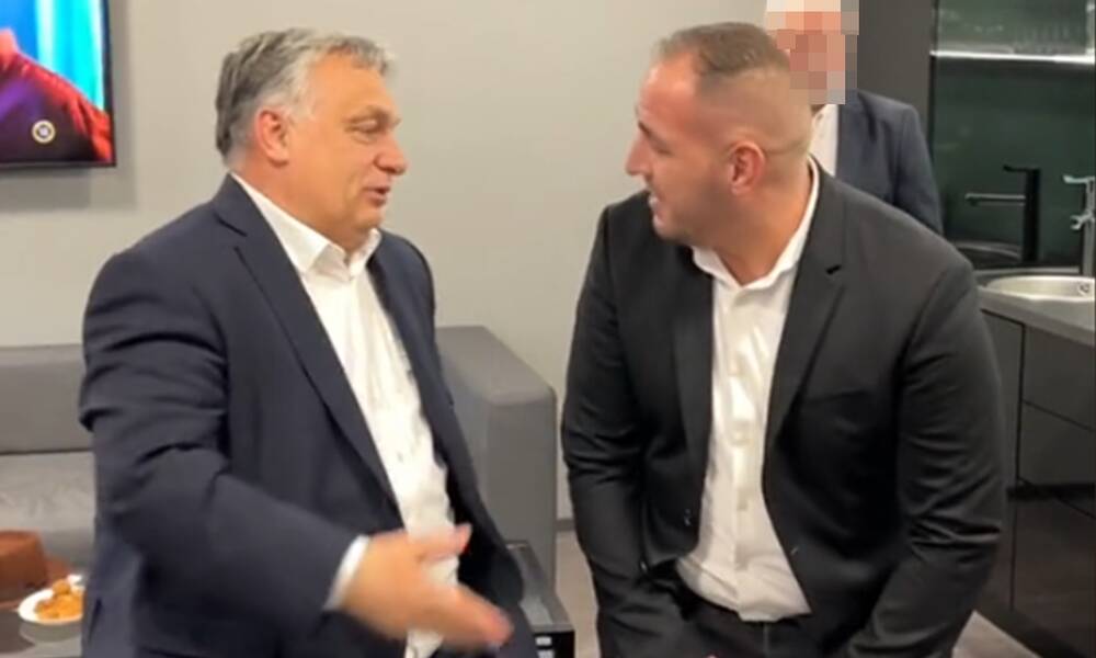 Tudja, mi a közös Orbánban és Curtisben (a Magyar Péter-stílusban öltözésen túl)? Hát a lila-szeretet!