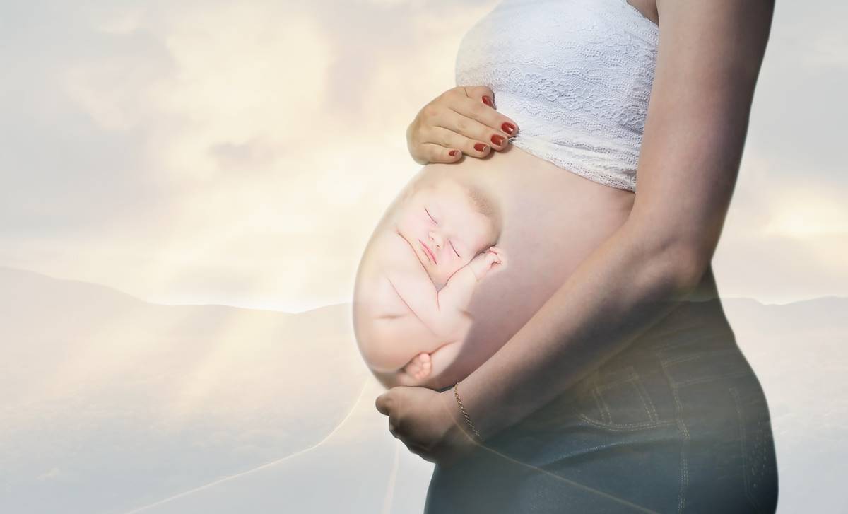 Ki ne szülne szívesen a Pintér Sándor-féle „bensőséges hangulatú szülészeten”, ahol nincs újszülöttgyógyász és szakápoló?