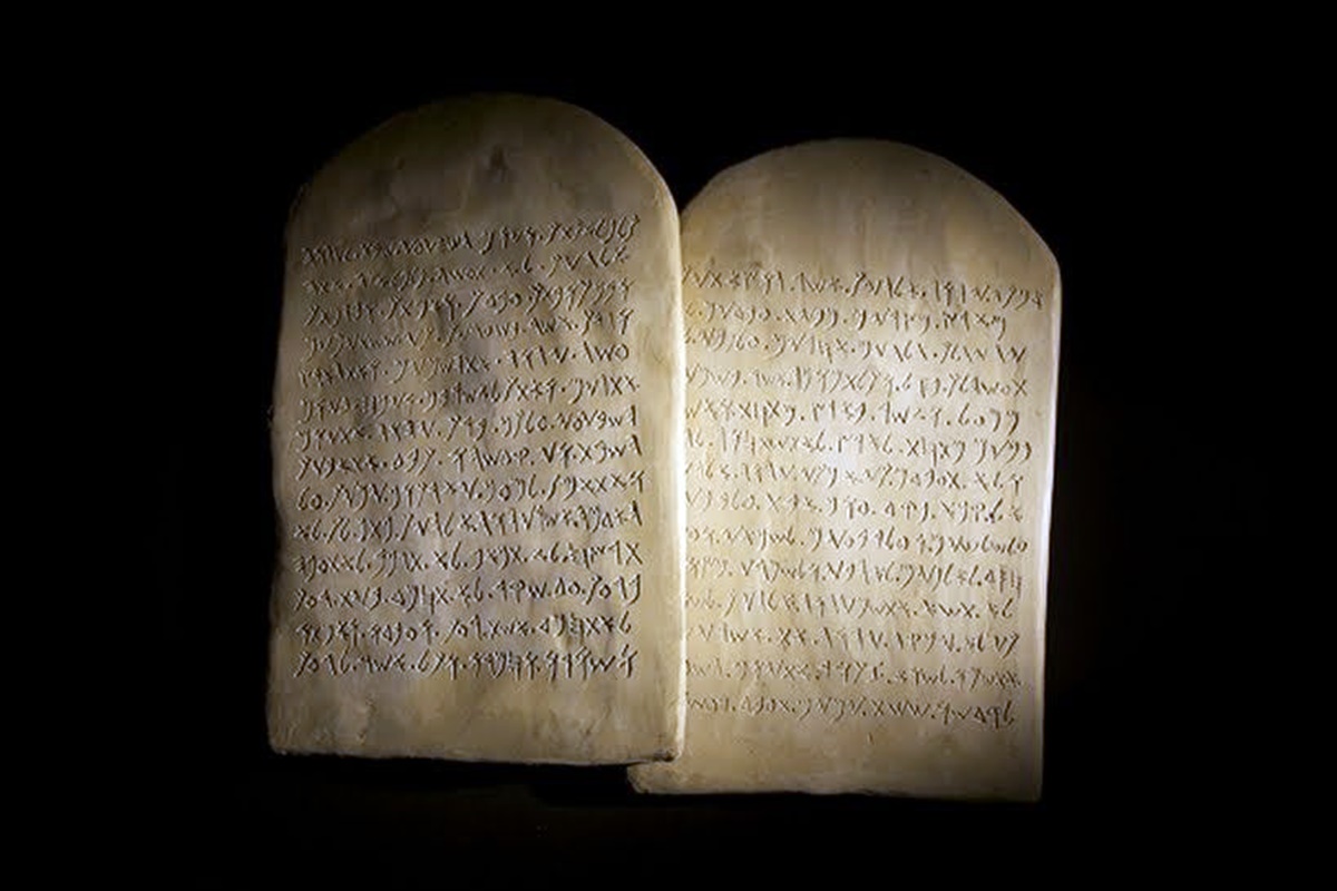 Hamarosan itt a Pecah (zsidó húsvét) – Lássuk, milyen nyelven íródott a tízparancsolat | Városi Kurír