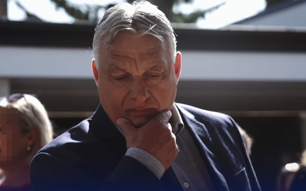 A fiókban reméljük már nem csak a "béke költségvetése" van, hanem a kormány lemondása is - kommentelték Orbán legújabb bejelentését