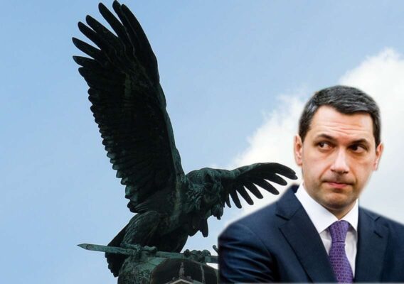 Lázár újrázott: a Turul a mondavilágból eredően a magyar kultúra része, ezért marad - Na és a vonat-mizéria, az is marad?