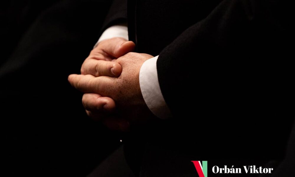 Orbán Viktor: 'elcsendesedünk...'