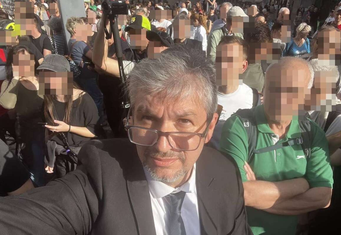 Hadházy Ákos 'sétál' - Élőben az Erzsébet hídról