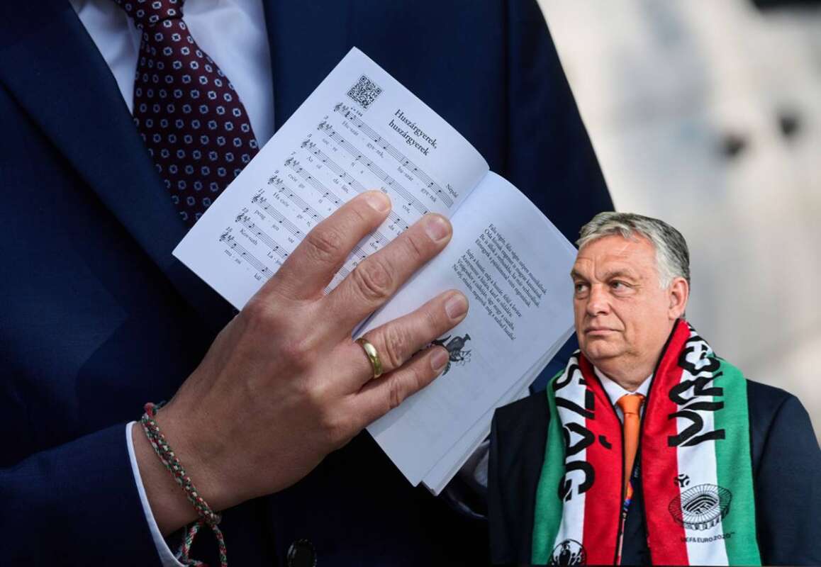 A mázlisták! - Minden elemit végzett diák daloskönyvet kap Orbánékól hamuba sült pogi helyett