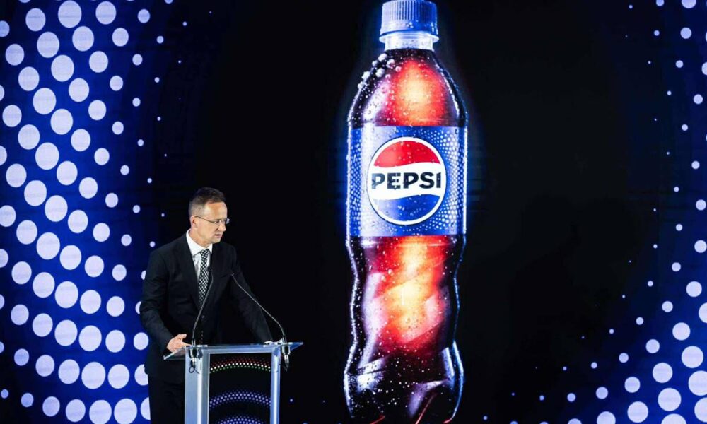 Apró Szijjártó - hatalmas Pepsi - Nagy az öröm: 'hazatér' az elbitangolt kóla