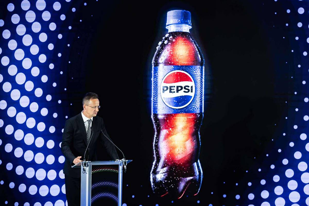 Apró Szijjártó - hatalmas Pepsi - Nagy az öröm: 'hazatér' az elbitangolt kóla