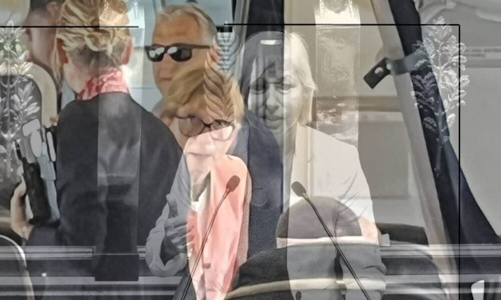 Csöbör Katalin teljes mellszéllel az Orbán-fényezés (narancs)sárgaköves útján