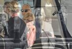 Csöbör Katalin teljes mellszéllel az Orbán-fényezés (narancs)sárgaköves útján